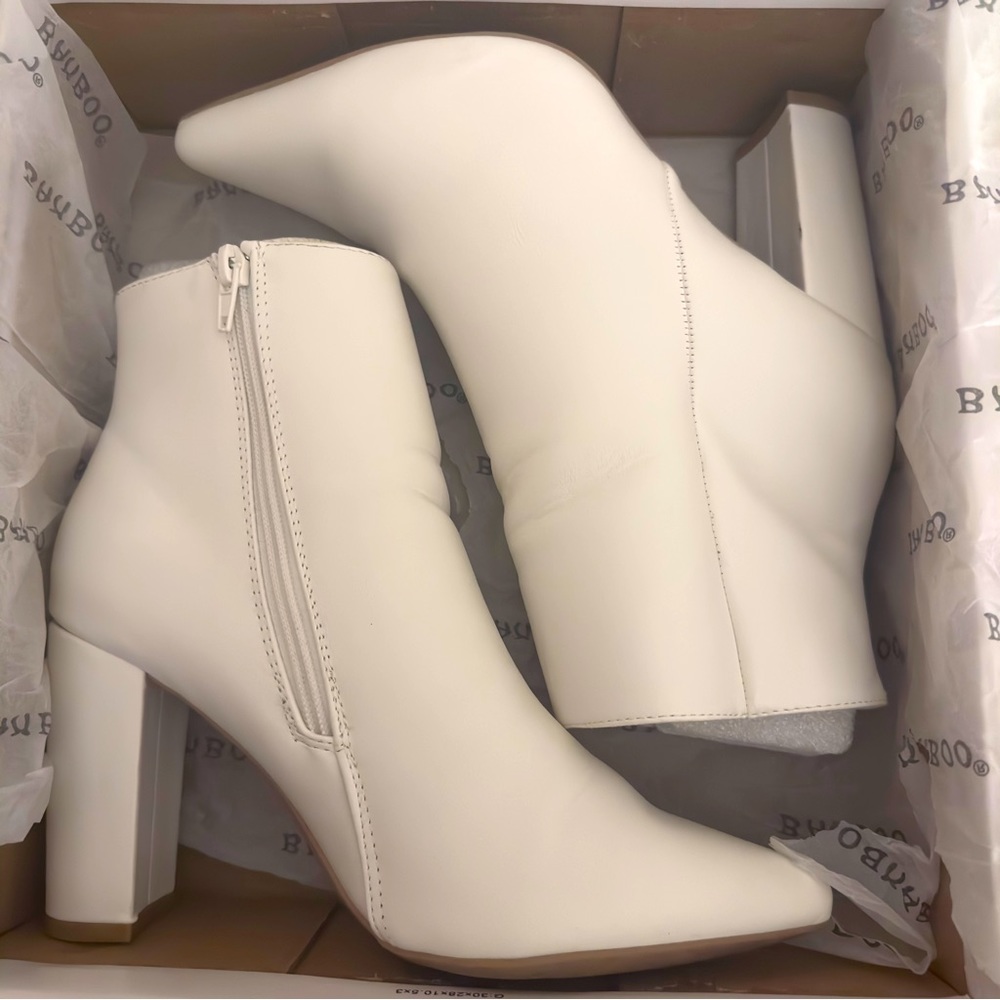 BAMBOO Pointed Toe Heeled Booties 🤍🤍